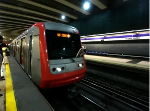 Metro Vocente Valdes a pasos del edificio
