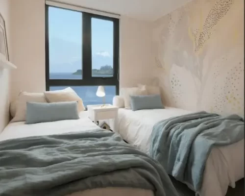 Tercer dormitorio espacio para 2 camas de una plaza más veladores