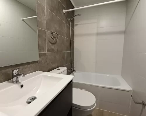 Baño Departamento 1d1b 39,11 m2 enttrega inmediata con bono pie Santiago Centro