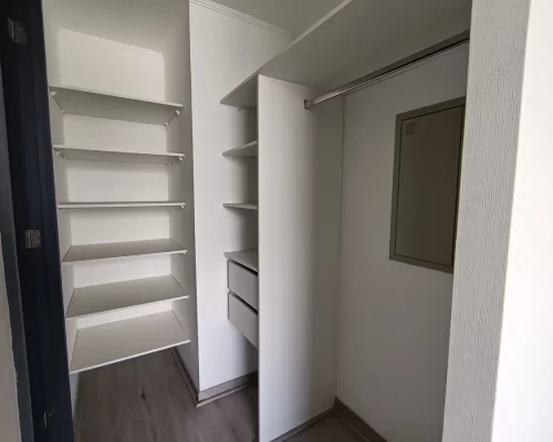 Closet dormitorio departamento en La Cisterna entrega inmediata bono pie