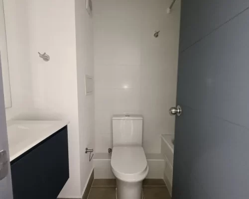Baño departamento en La Cisterna entrega inmediata bono pie