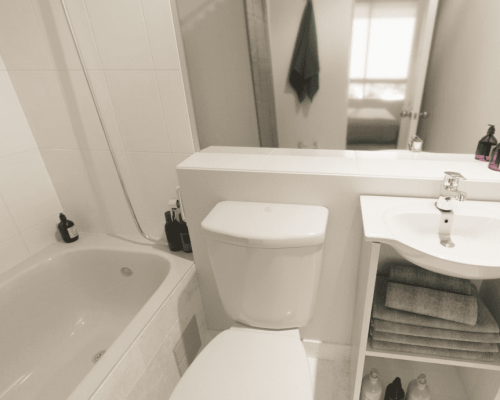7) Baño primer dormitorio