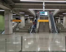 interior-metro-franklin-frente-a -edificio